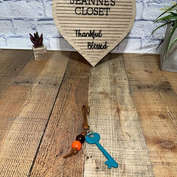 Fossil key bag charm - Picture 4 of 5